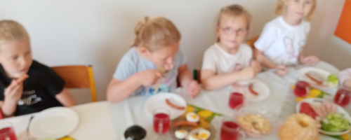 ŚNIADANIE WIELKANOCNE I POSZUKIWANIE ZAJĄCZKA